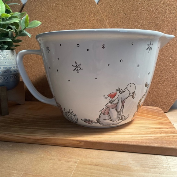 NWOT Disney Winnie the Pooh Holiday Ceramic Mixing Bowl - Picture 2 of 12